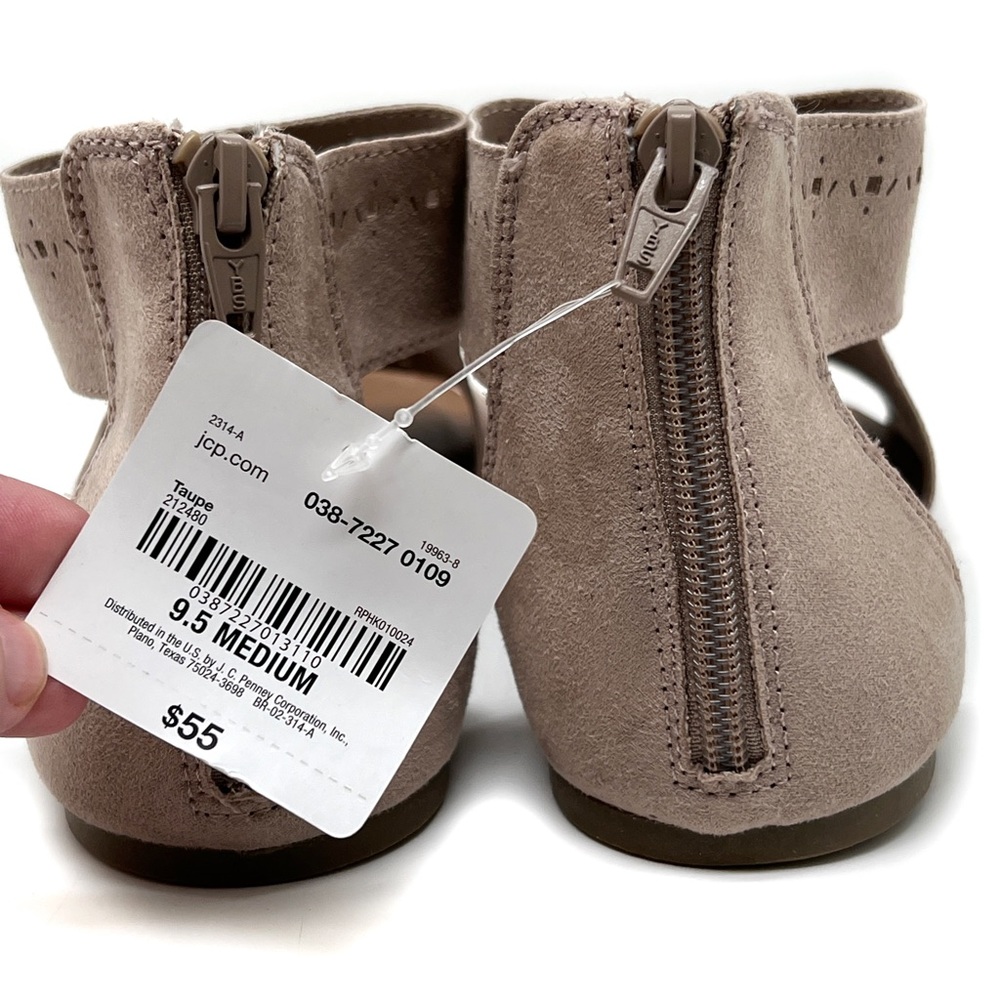 Arizona Jeans Tawny Sandal Faux Suede Cut Out Flats Taupe Size 9.5 - Picture 8 of 11
